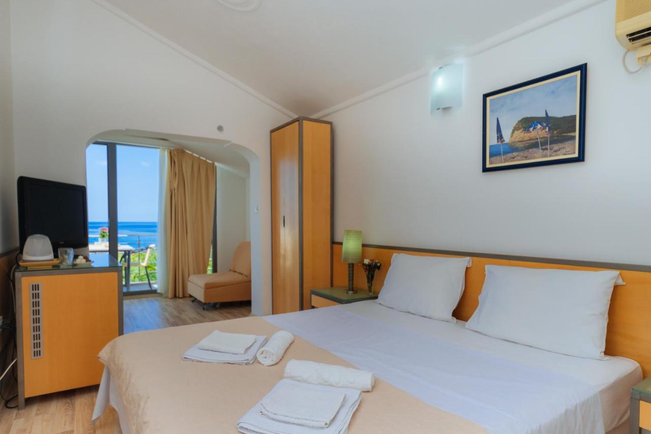 Hotel Savojo Petrovac 外观 照片
