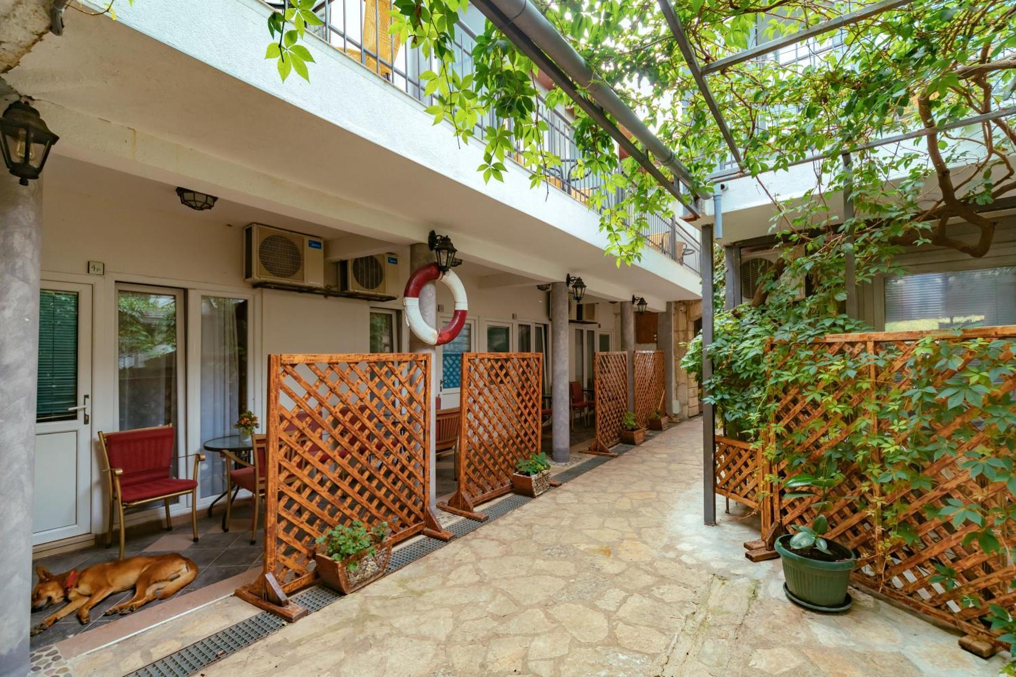Hotel Savojo Petrovac 外观 照片